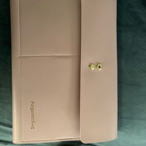 Vegan leather bag organizer makes everything so easy and accessible